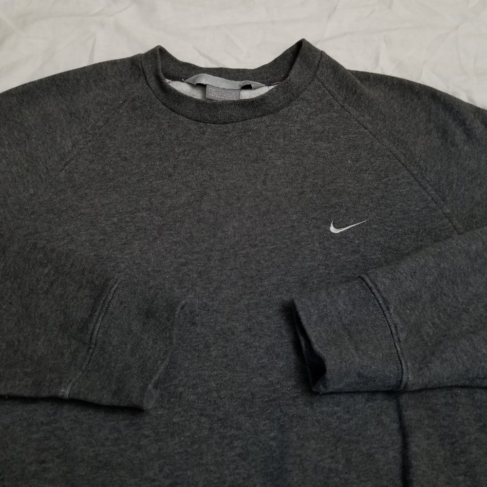 Vintage Nike Gray Raglan Crewneck Sweatshirt Embroidered Swoosh Logo Medium